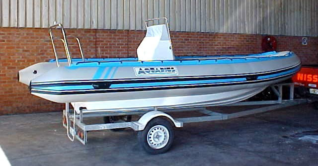 5.5m Monohull side